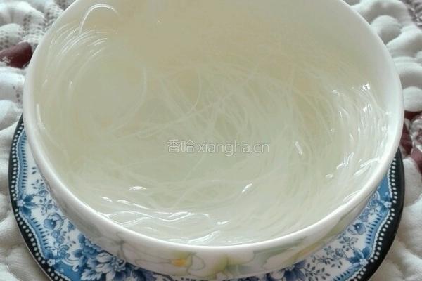 豌豆尖粉丝汤的做法图解2
