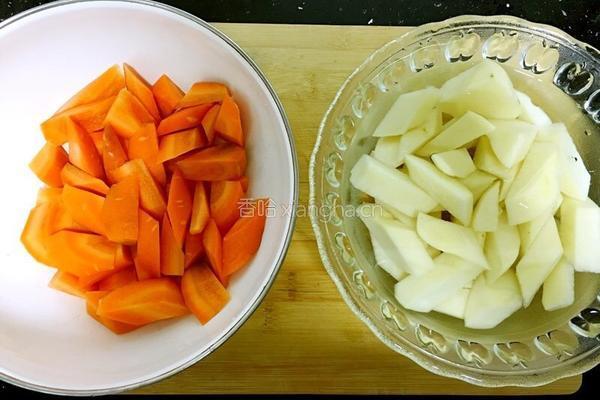 黑椒土豆块的做法图解2