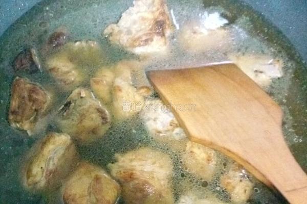 电饭锅排骨焖饭的做法图解1