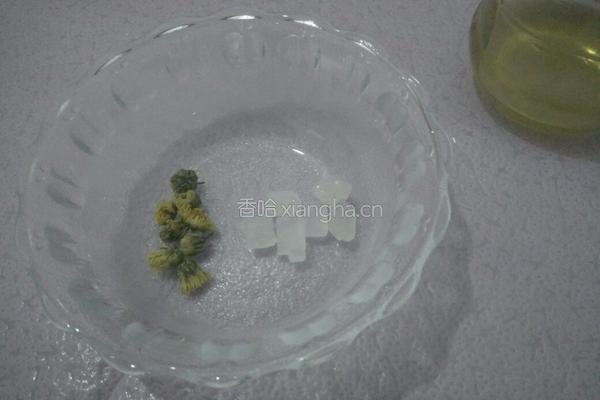 蜂蜜菊花茶的做法图解1