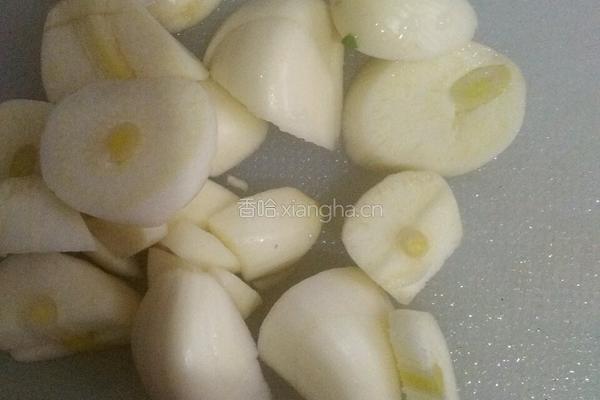芹菜炒鱼丸的做法图解3