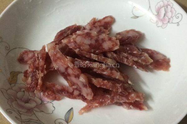 荷兰豆炒腊肠的做法图解2
