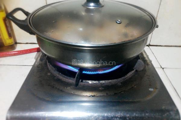 土茯苓生地煲鸡汤的做法图解5