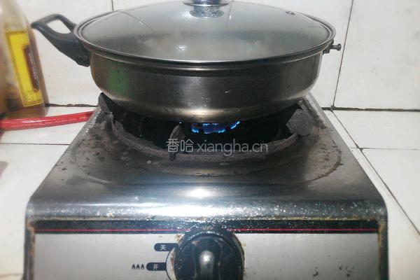 土茯苓生地煲鸡汤的做法图解6