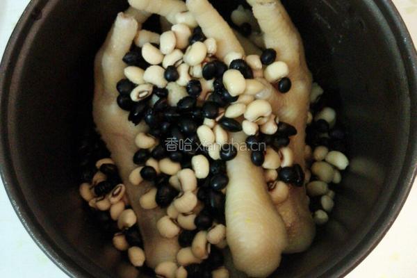 黑豆眉豆鸡脚汤的做法图解8