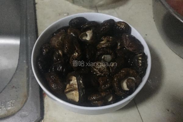 小鸡炖蘑菇的做法图解2