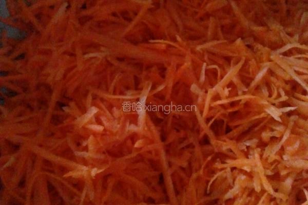 蒸胡萝卜丝的做法图解1