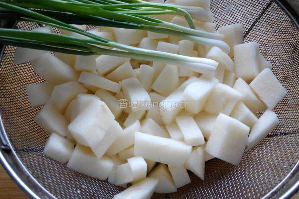 银梨炒肉的做法图解1