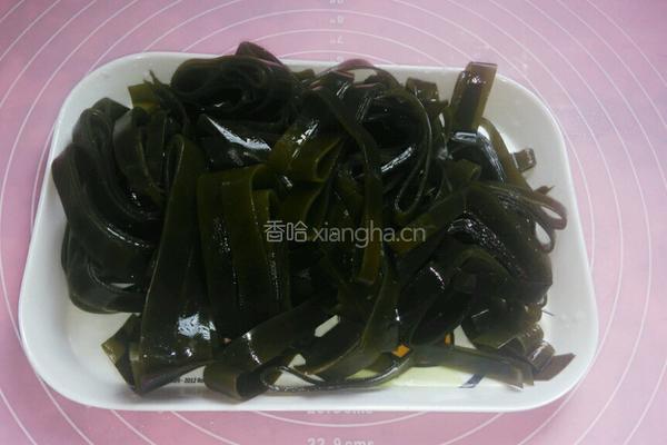 瘦肉海带汤的做法图解2