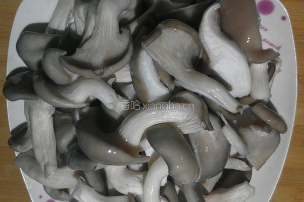 平菇炒肉的做法图解5