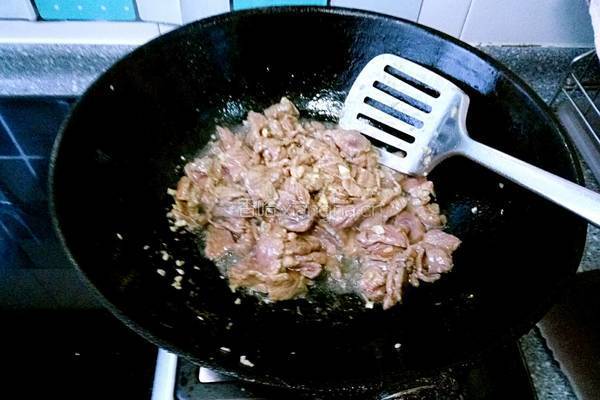 大葱爆羊肉的做法图解4
