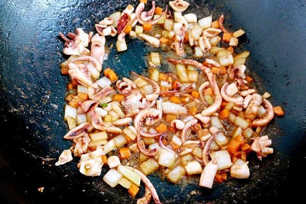 鱿鱼炒饭的做法图解4