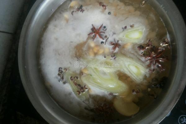 香菜胡萝卜拌黄豆的做法图解2