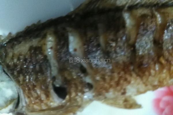 香煎鲫鱼的做法图解2