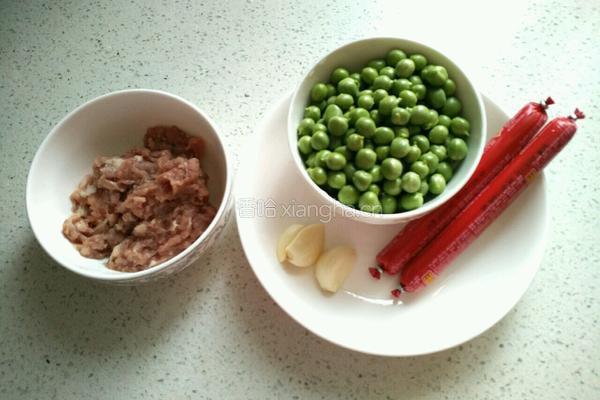 豌豆炒火腿的做法图解1