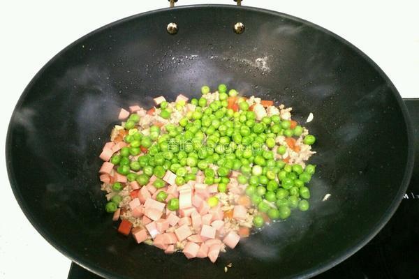 豌豆炒火腿的做法图解9