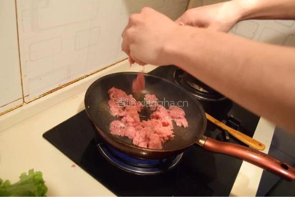 香辣肉末蔬菜卷的做法图解3