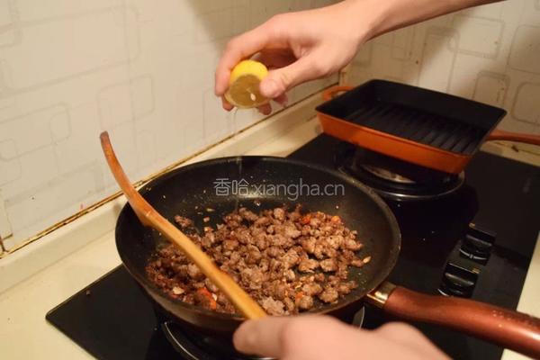 香辣肉末蔬菜卷的做法图解11