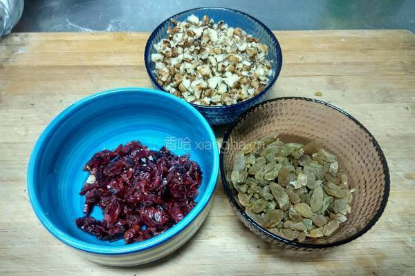 核桃蔓越莓牛轧糖的做法图解2