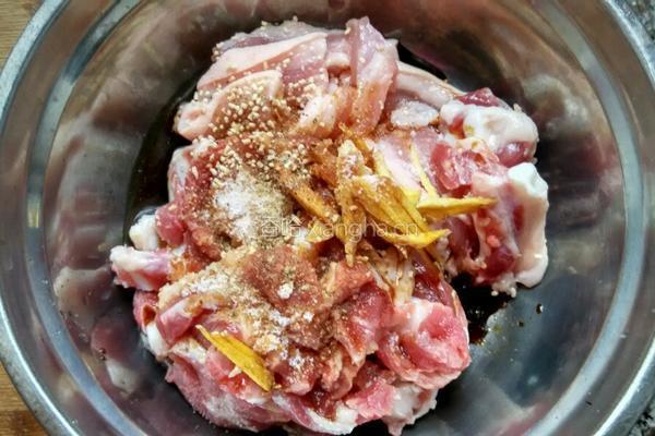 米粉蒸肉的做法图解2