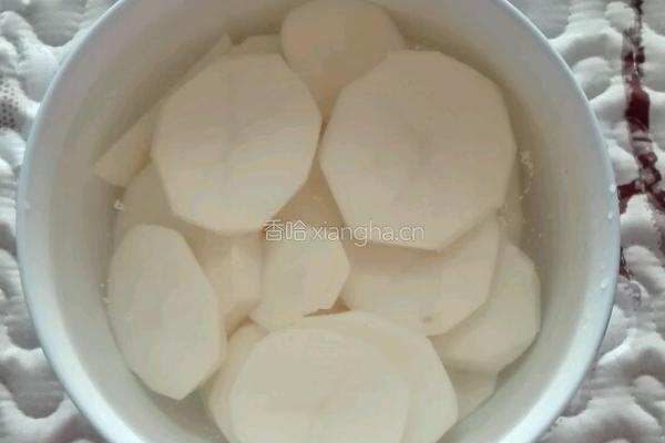 干煸土豆片的做法图解2
