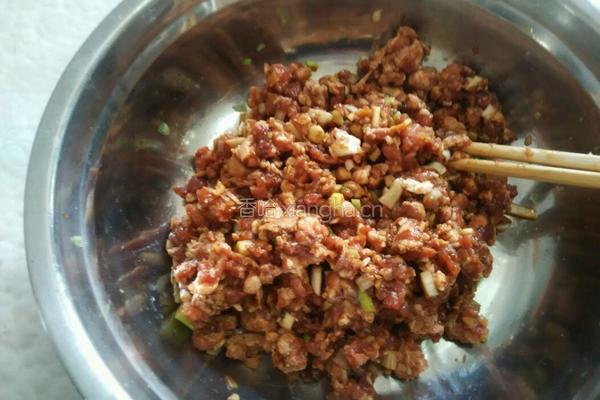 萝卜猪肉蒸包的做法图解2
