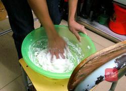 油炸大饼的做法图解1