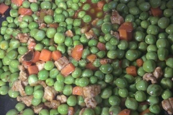 豌豆胡萝卜肉丁的做法图解7