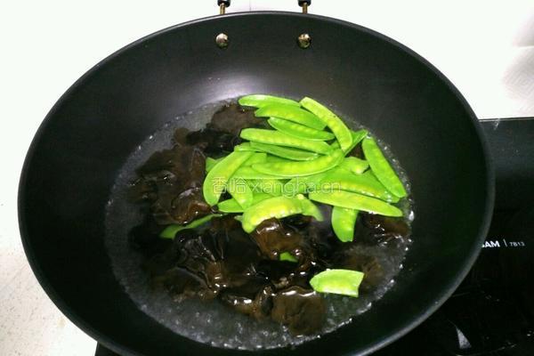 木耳鲜肉馅馄饨的做法图解5