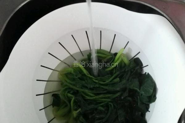 凉拌菠菜的做法图解3