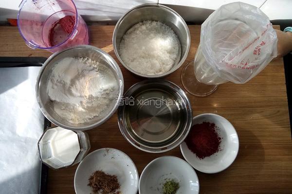 草莓彩绘蛋糕卷的做法图解1