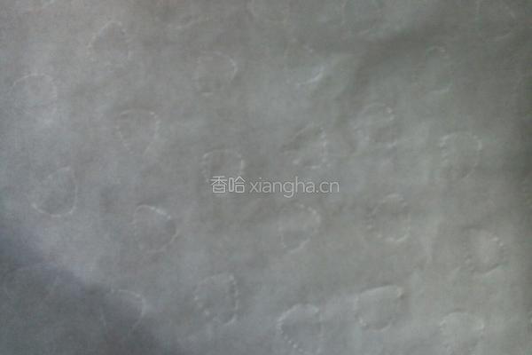 草莓彩绘蛋糕卷的做法图解2