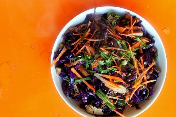 蚝油紫甘蓝炒油豆腐的做法图解4