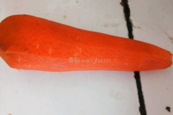 凉调胡萝卜丝的做法图解1