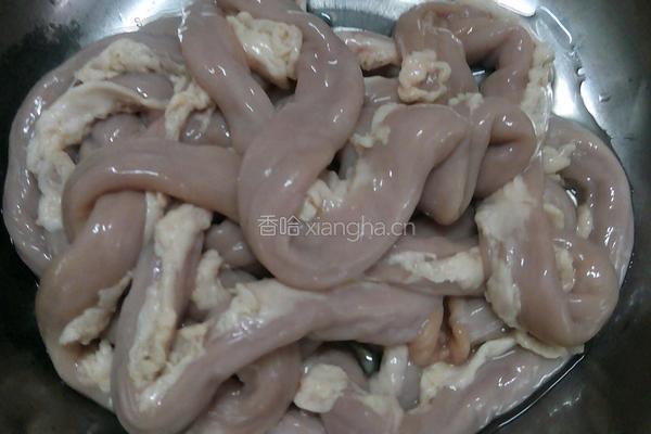 小肠腱子肉莲子汤的做法图解1