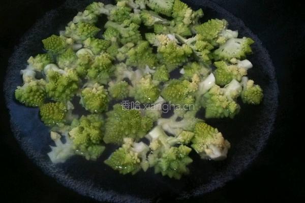 清炒宝塔菜花的做法图解3