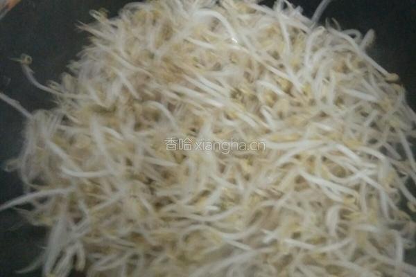 绿豆芽炒馓子的做法图解2