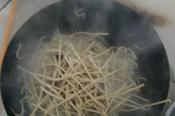 绿豆芽炒馓子的做法图解5