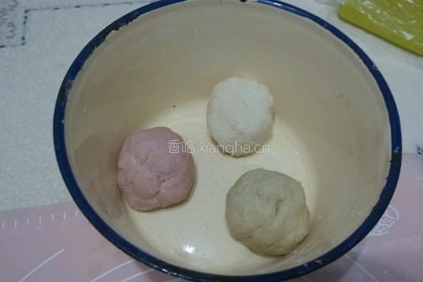 彩色猫耳朵面的做法图解1