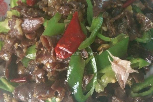 炒青椒牛肉干巴