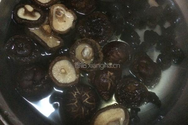 香菇木耳肉饼的做法图解1