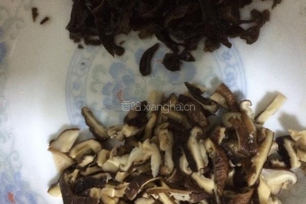 香菇木耳肉饼的做法图解3