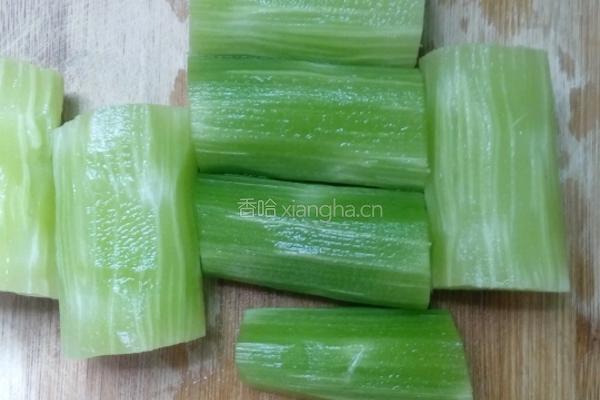 蒜蓉炒莴笋的做法图解2