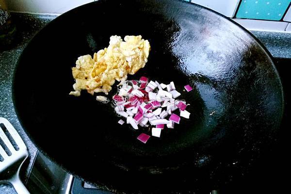 蔬菜炒饭的做法图解3