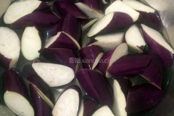 鱼香茄子的做法图解1
