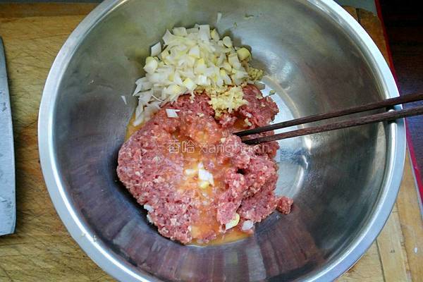 羊肉大葱烧麦的做法图解2