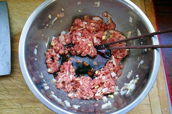 羊肉大葱烧麦的做法图解3