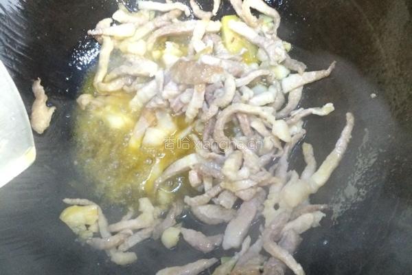 蒜苗炒肉丝的做法图解2