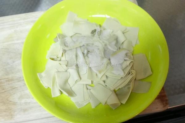 豆腐皮涮牛肚的做法图解1