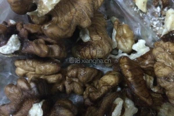 红豆绿豆核桃仁粥的做法图解2